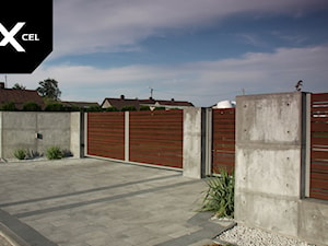 Industrialne ogrodzenie z betonu i aluminium - zdjęcie od XCEL Ogrodzenia
