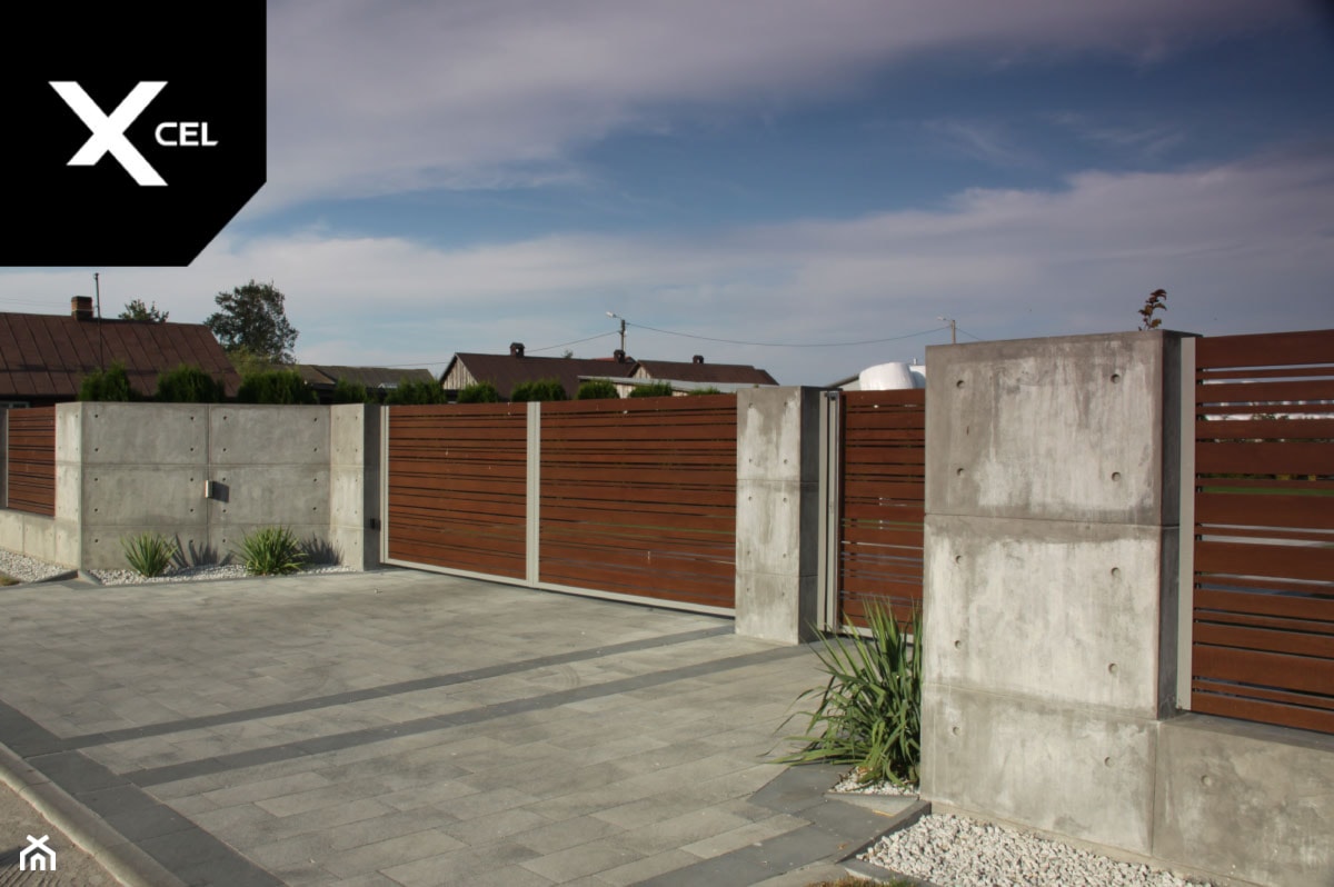 Industrialne ogrodzenie z betonu i aluminium - zdjęcie od XCEL Ogrodzenia - Homebook