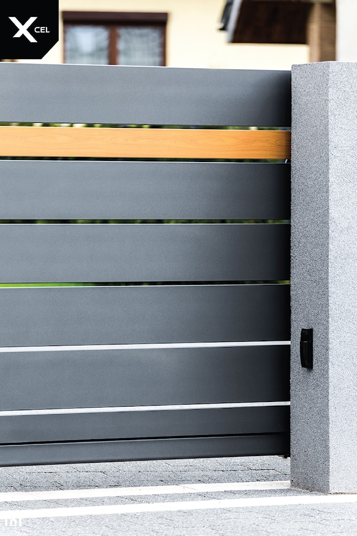 Nowoczesne ogrodzenie aluminiowe z grafitową bramą przesuwną - zdjęcie od XCEL Ogrodzenia - Homebook