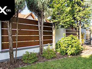 Nowoczesne ogrodzenie drewnopodobne z aluminium - zdjęcie od XCEL Ogrodzenia
