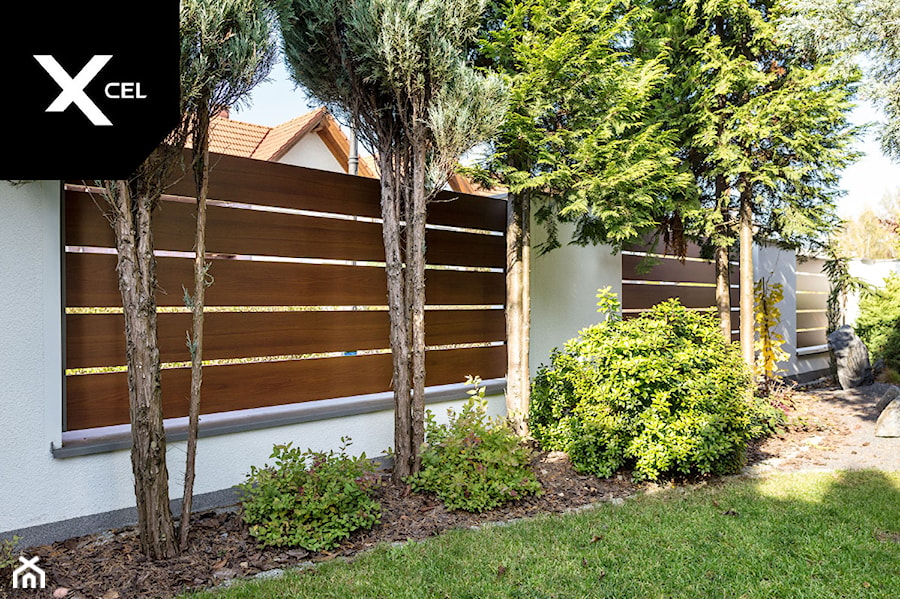 Nowoczesne ogrodzenie drewnopodobne z aluminium - zdjęcie od XCEL Ogrodzenia