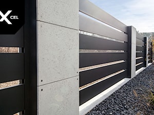 Shades of Grey. Nowoczesne ogrodzenie Xcel: Horizon Massive + Rockina Cubero - Ogród, styl nowoczesny - zdjęcie od XCEL Ogrodzenia