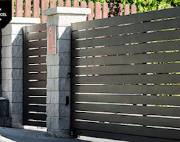 Tradycyjne ogrodzenie aluminiowe w kolorze antracytowym - zdjęcie od XCEL Ogrodzenia - Homebook