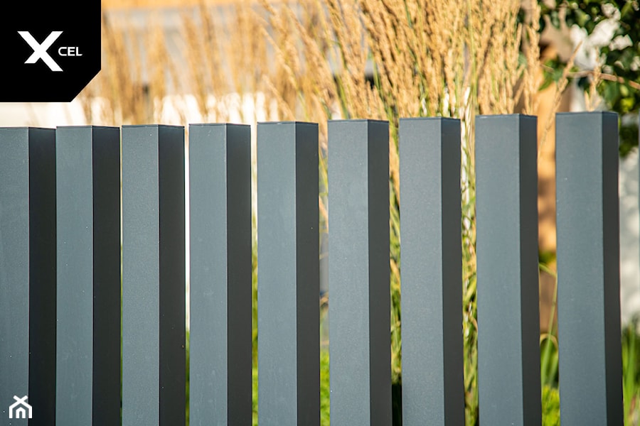 Ogrodzenie aluminiowe w układzie pionowym - zdjęcie od XCEL Ogrodzenia