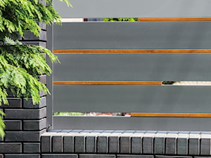 Szare ogrodzenie aluminiowe w nowoczesnym stylu - zdjęcie od XCEL Ogrodzenia