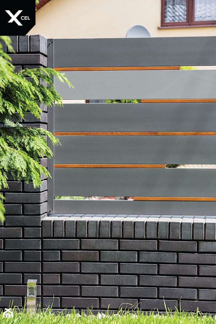 Szare ogrodzenie aluminiowe w nowoczesnym stylu - zdjęcie od XCEL Ogrodzenia - Homebook