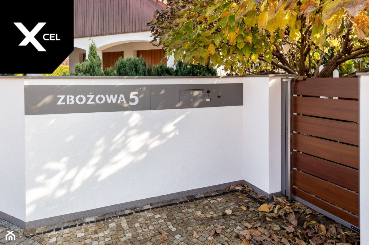 Nowoczesne ogrodzenie drewnopodobne z aluminium - zdjęcie od XCEL Ogrodzenia - Homebook