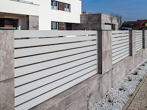 Poziome ogrodzenie aluminiowe - zdjęcie od XCEL Ogrodzenia