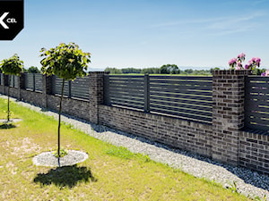 Anthracite. Poziome ogrodzenie aluminiowe w kolorze antracytowym - Ogród, styl nowoczesny - zdjęcie od XCEL Ogrodzenia