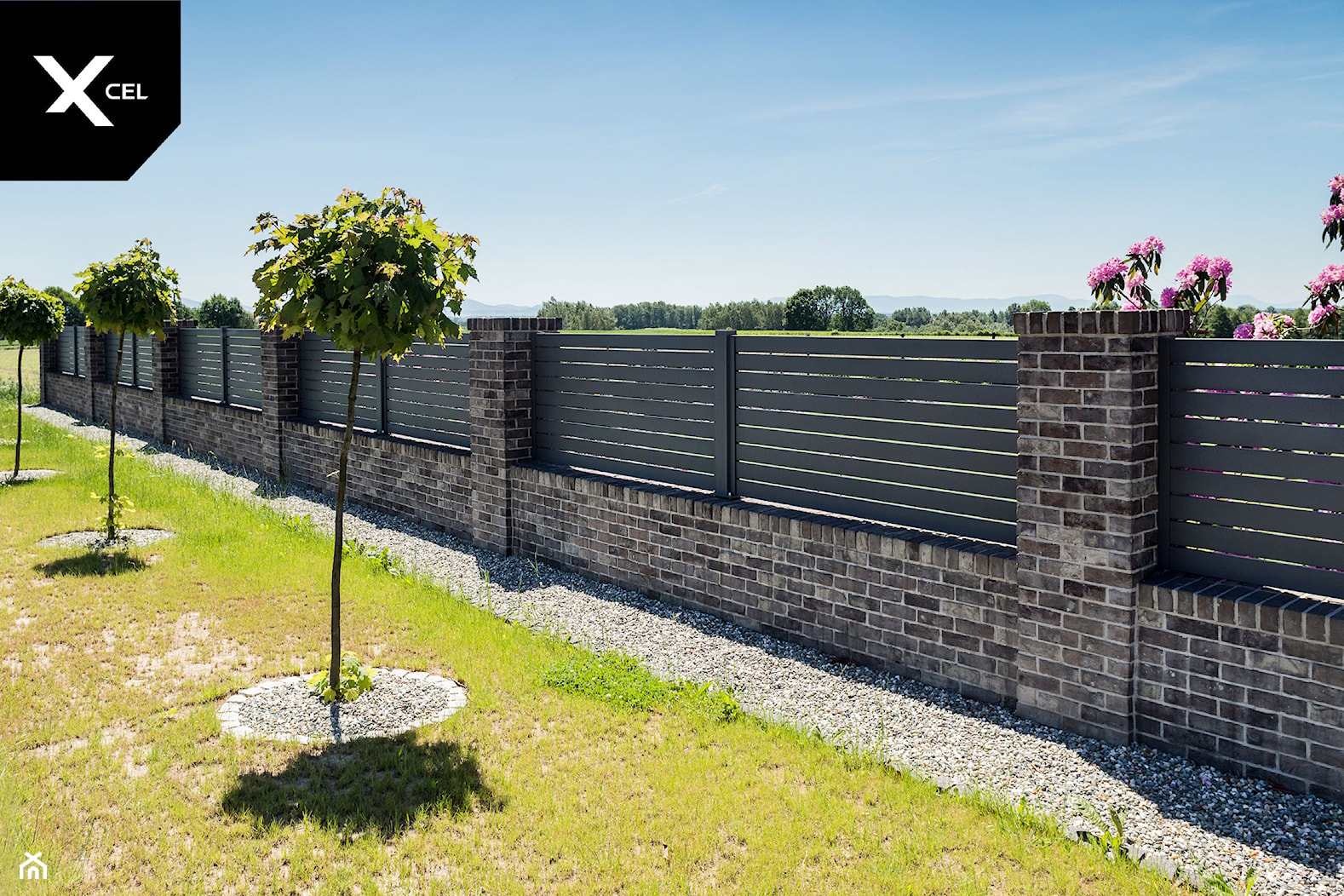 Anthracite. Poziome ogrodzenie aluminiowe w kolorze antracytowym - Ogród, styl nowoczesny - zdjęcie od XCEL Ogrodzenia - Homebook