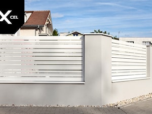 Nowoczesne ogrodzenie aluminiowe w kolorze białym - zdjęcie od XCEL Ogrodzenia