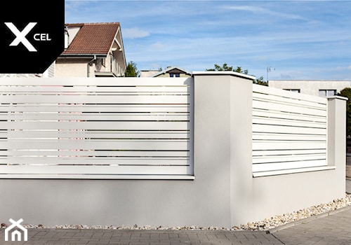 Nowoczesne ogrodzenie aluminiowe w kolorze białym - zdjęcie od XCEL Ogrodzenia