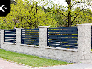 Tradycyjne ogrodzenie z trwałego aluminium - zdjęcie od XCEL Ogrodzenia