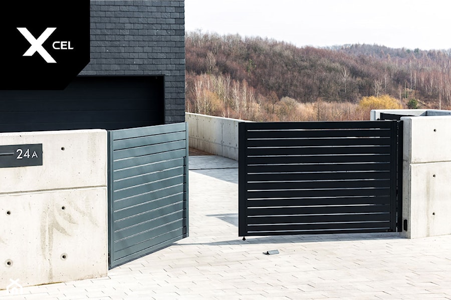 Minimalistyczna brama dwuskrzyłowa - zdjęcie od XCEL Ogrodzenia