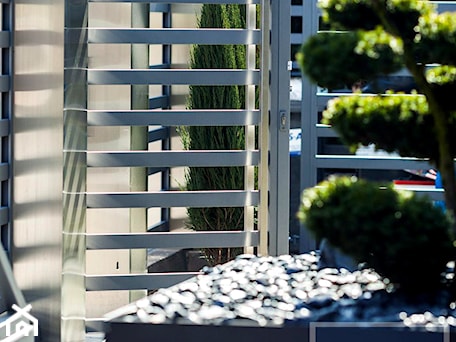 Aranżacje wnętrz - Ogród: Minimalistyczne nowoczesne ogrodzenie aluminiowe Horizon Lite - XCEL Ogrodzenia. Przeglądaj, dodawaj i zapisuj najlepsze zdjęcia, pomysły i inspiracje designerskie. W bazie mamy już prawie milion fotografii!