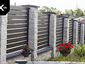 Poziome ogrodzenie aluminiowe w tradycyjnym stylu - zdjęcie od XCEL Ogrodzenia
