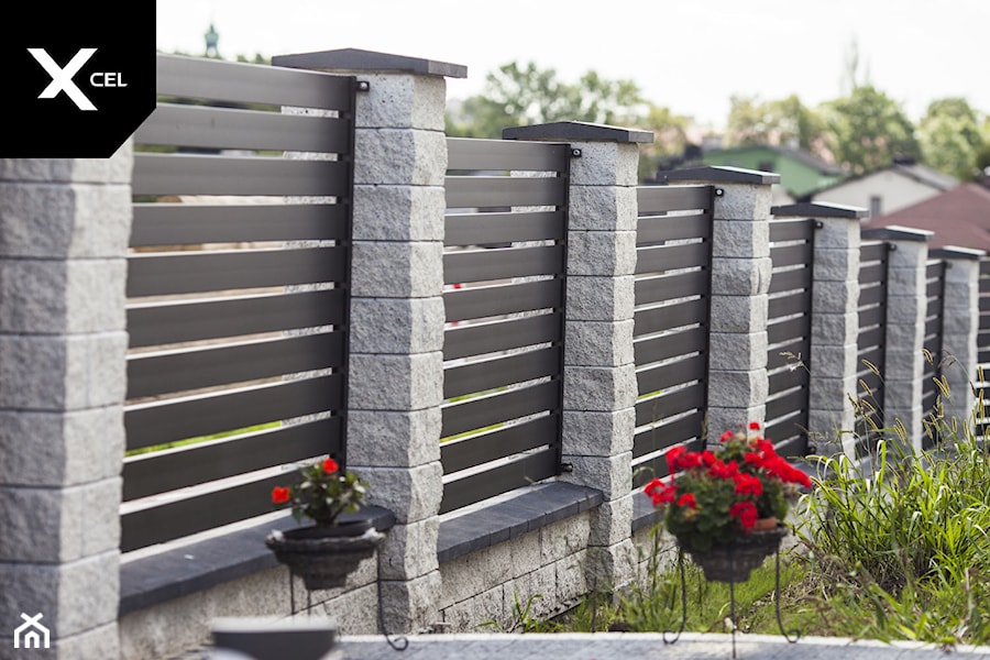 Poziome ogrodzenie aluminiowe w tradycyjnym stylu - zdjęcie od XCEL Ogrodzenia