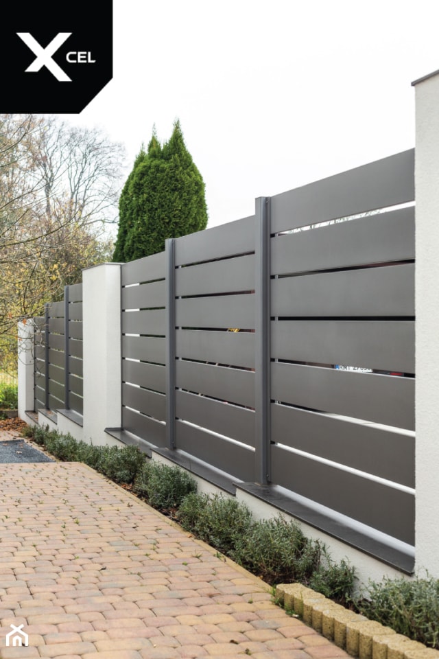 Nowoczesne ogrodzenie aluminiowe w kolorze szarym - zdjęcie od XCEL Ogrodzenia - Homebook