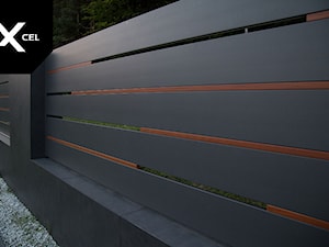 Flow. Nowoczesne ogrodzenie aluminiowe marki Xcel - zdjęcie od XCEL Ogrodzenia