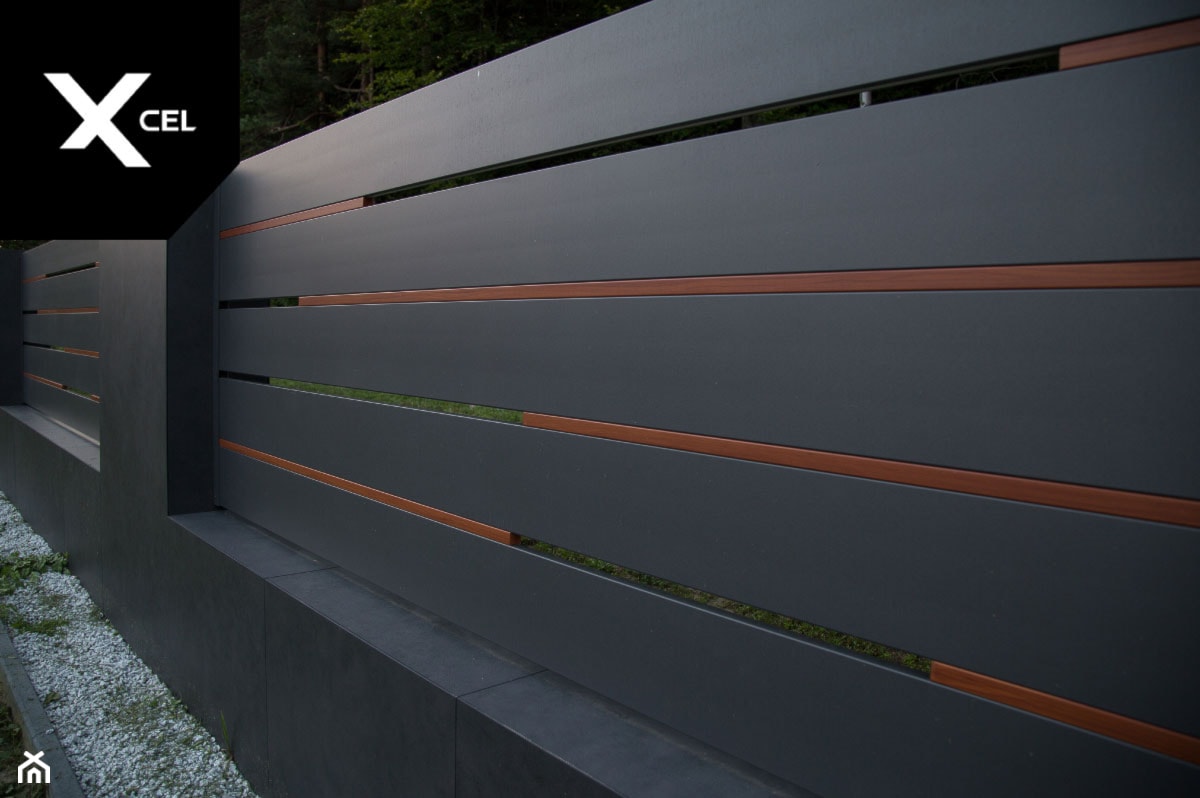 Flow. Nowoczesne ogrodzenie aluminiowe marki Xcel - zdjęcie od XCEL Ogrodzenia - Homebook