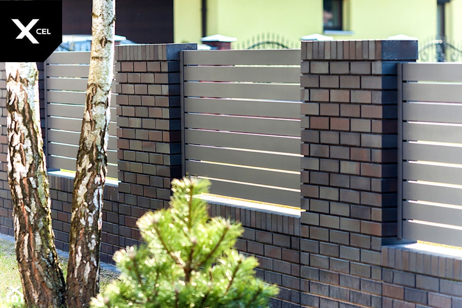 Ogrodzenie z aluminium cegły klinkierowej - zdjęcie od XCEL Ogrodzenia
