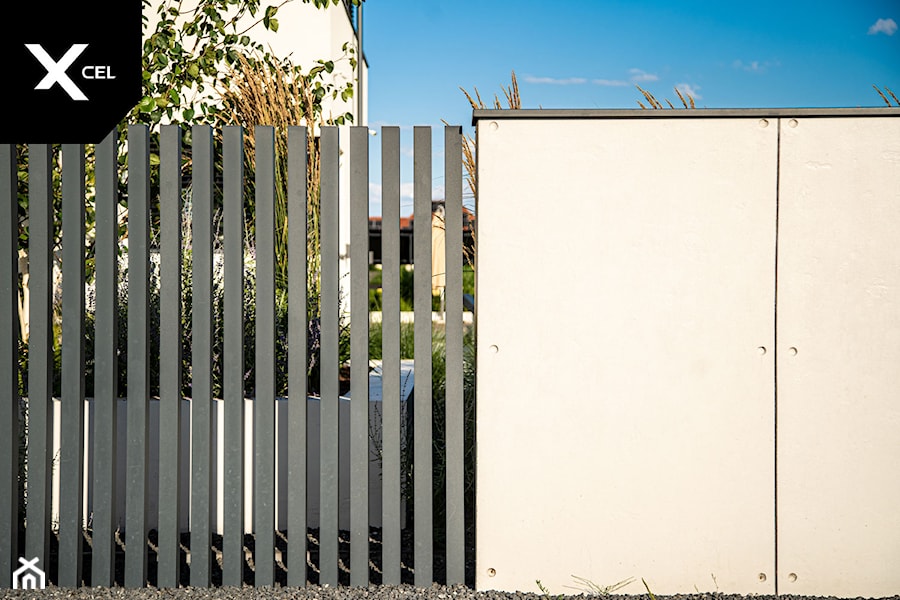 Nowoczesne ogrodzenie pionowe - zdjęcie od XCEL Ogrodzenia