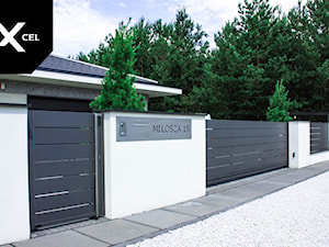 Nowoczesne ogrodzenie aluminiowe w kolorze szarym - zdjęcie od XCEL Ogrodzenia