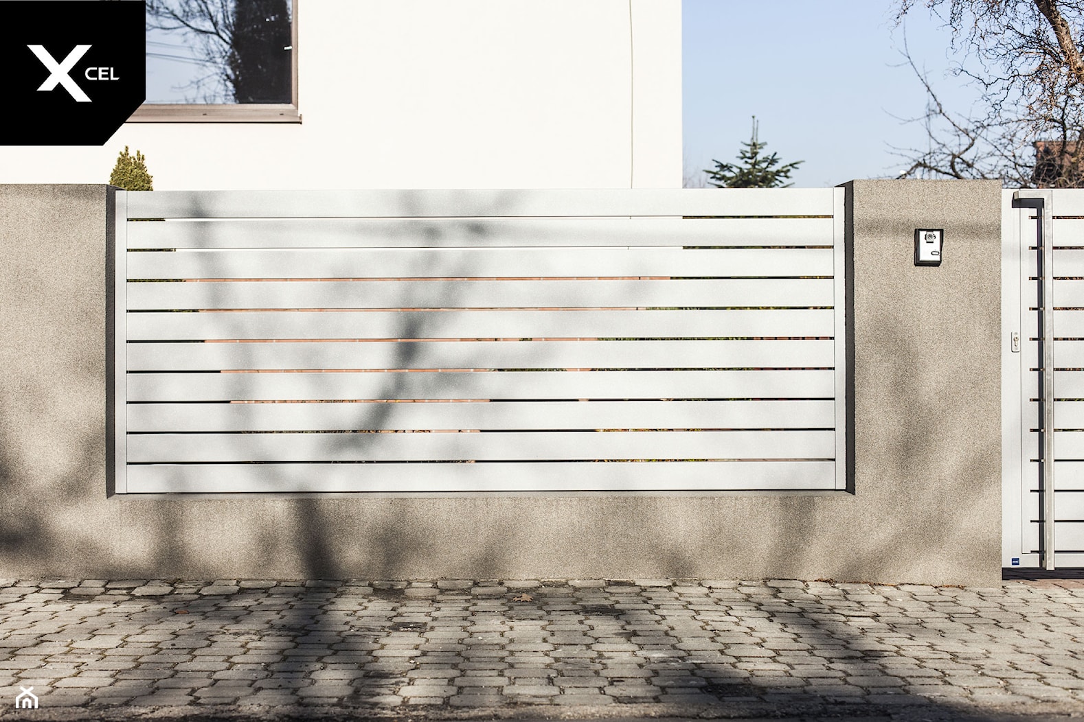 Jasne ogrodzenie aluminiowe - zdjęcie od XCEL Ogrodzenia - Homebook