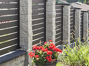 Tradycyjne ogrodzenie z aluminium - zdjęcie od XCEL Ogrodzenia