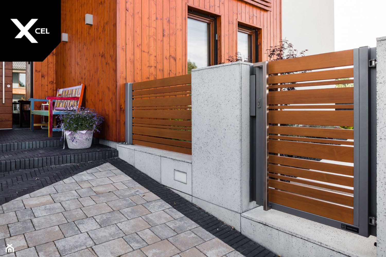 Aluminiowe ogrodzenie drewnopodobne - zdjęcie od XCEL Ogrodzenia - Homebook
