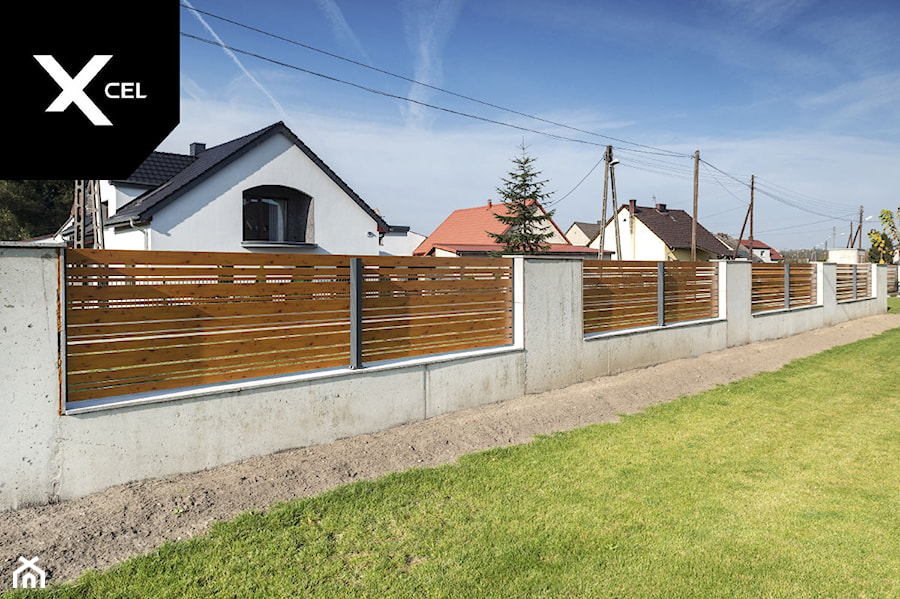 Nowoczesne ogrodzenie z betonu i aluminium - zdjęcie od XCEL Ogrodzenia
