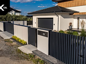 Grafitowe ogrodzenie pionowe - zdjęcie od XCEL Ogrodzenia