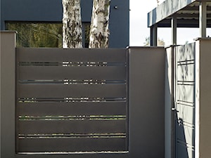 Nowoczesne ogrodzenie aluminiowe w odcieniach szarości - zdjęcie od XCEL Ogrodzenia