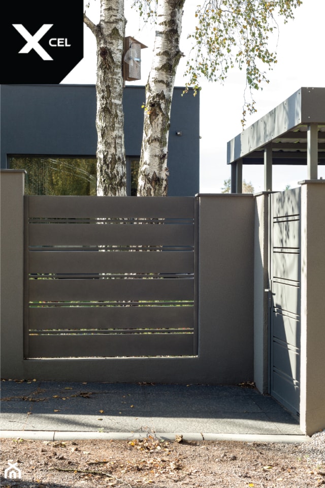Nowoczesne ogrodzenie aluminiowe w odcieniach szarości - zdjęcie od XCEL Ogrodzenia - Homebook