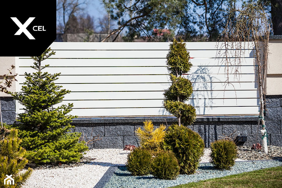 Białe ogrodzenie aluminiowe - zdjęcie od XCEL Ogrodzenia