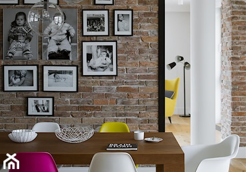 Penthouse rodzinny - Mała biała jadalnia jako osobne pomieszczenie, styl nowoczesny - zdjęcie od HOLA DESIGN