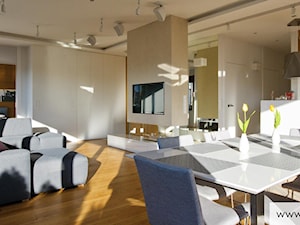 HOLA_21 - Średnia beżowa jadalnia w kuchni, styl nowoczesny - zdjęcie od HOLA DESIGN