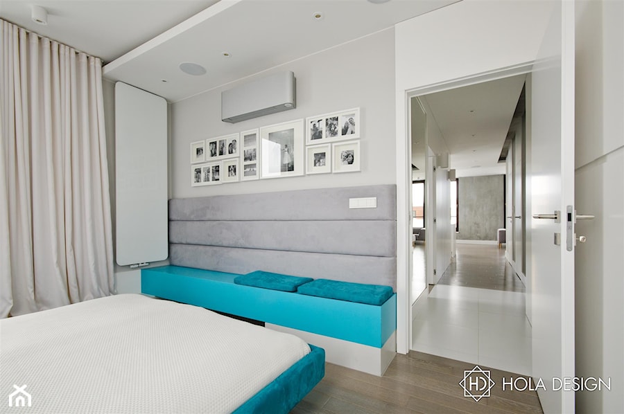 HOLA_23 - Średnia biała sypialnia, styl nowoczesny - zdjęcie od HOLA DESIGN