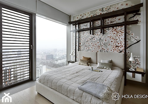 Enklawa w chmurach - Średnia biała szara sypialnia z balkonem / tarasem, styl nowoczesny - zdjęcie od HOLA DESIGN