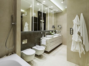 Szczypta luksusu - Średnia na poddaszu bez okna z lustrem z dwoma umywalkami łazienka, styl nowoczesny - zdjęcie od HOLA DESIGN