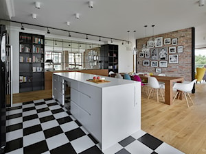 Penthouse rodzinny - Duża otwarta z salonem biała kuchnia jednorzędowa z wyspą lub półwyspem, styl nowoczesny - zdjęcie od HOLA DESIGN