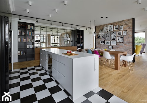 Penthouse rodzinny - Duża otwarta z salonem biała kuchnia jednorzędowa z wyspą lub półwyspem, styl nowoczesny - zdjęcie od HOLA DESIGN