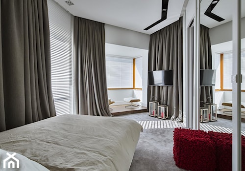 HOLA_20 - Średnia biała sypialnia z balkonem / tarasem, styl nowoczesny - zdjęcie od HOLA DESIGN