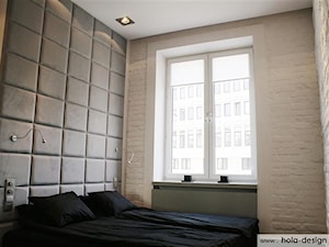 HOLA_3 - Mała beżowa biała sypialnia - zdjęcie od HOLA DESIGN