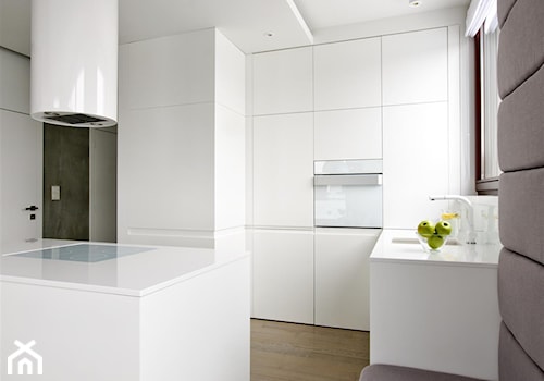 HOLA_23 - Średnia duża otwarta z zabudowaną lodówką kuchnia z oknem, styl nowoczesny - zdjęcie od HOLA DESIGN