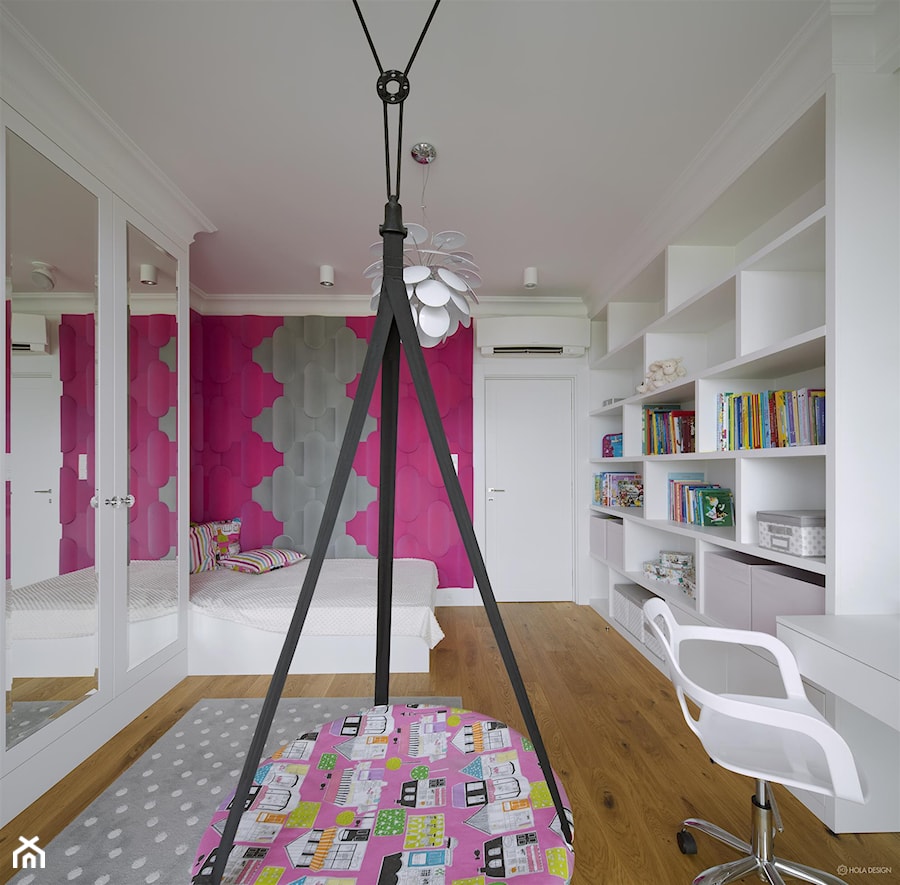 Penthouse rodzinny - Duży biały różowy pokój dziecka dla nastolatka dla dziewczynki, styl nowoczesny - zdjęcie od HOLA DESIGN