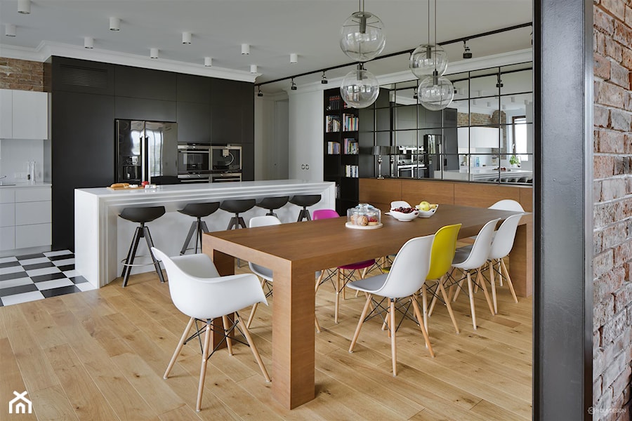 Penthouse rodzinny - Duża beżowa biała jadalnia jako osobne pomieszczenie, styl nowoczesny - zdjęcie od HOLA DESIGN