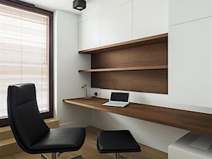 HOLA_14 - Średnie z zabudowanym biurkiem białe biuro, styl nowoczesny - zdjęcie od HOLA DESIGN