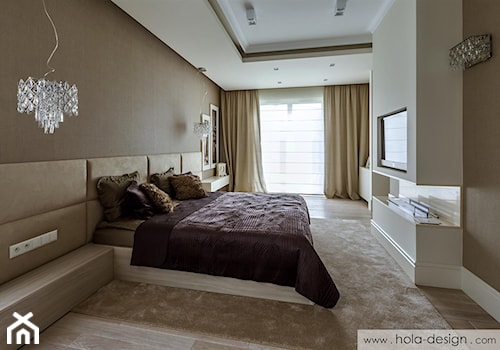 HOLA_5 - Duża beżowa sypialnia z balkonem / tarasem, styl minimalistyczny - zdjęcie od HOLA DESIGN