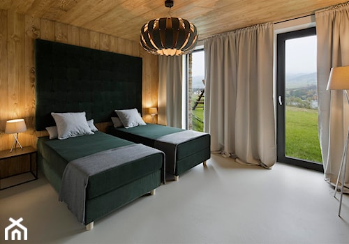 Mountain Cottage - Duża sypialnia z balkonem / tarasem, styl nowoczesny - zdjęcie od HOLA DESIGN